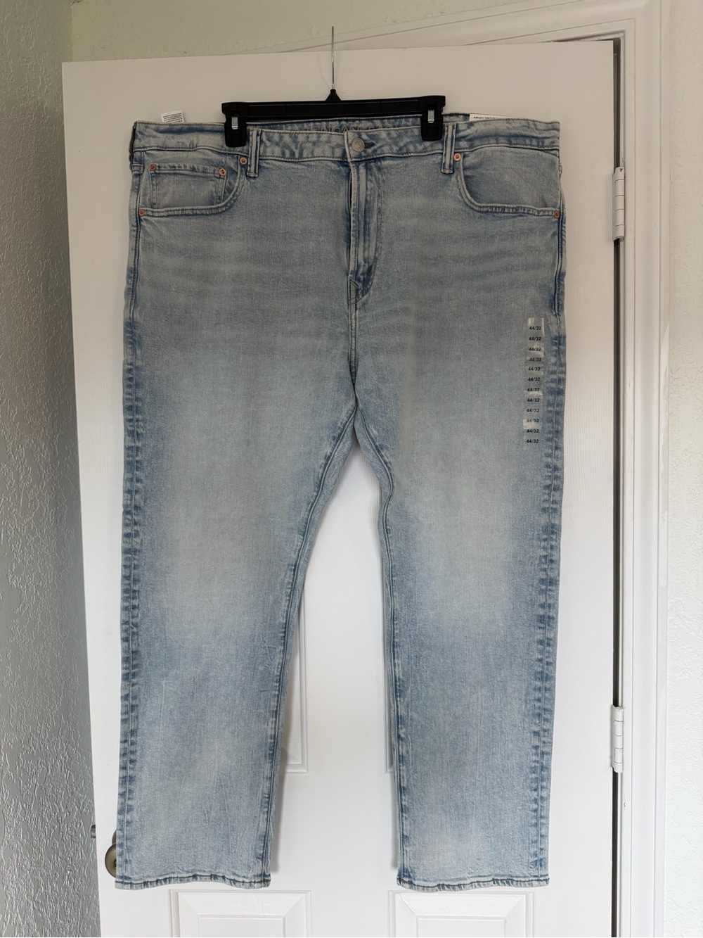 American Eagle Outfitters Light Blue Relaxed Fit Men’s Jeans